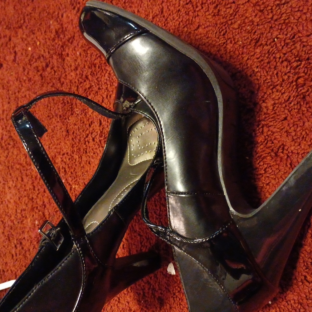 Shoes - Picture 2 of 4